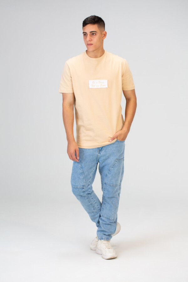 تيشيرت رجالي سليم فيت بياقة دائرية وطباعة أمامية