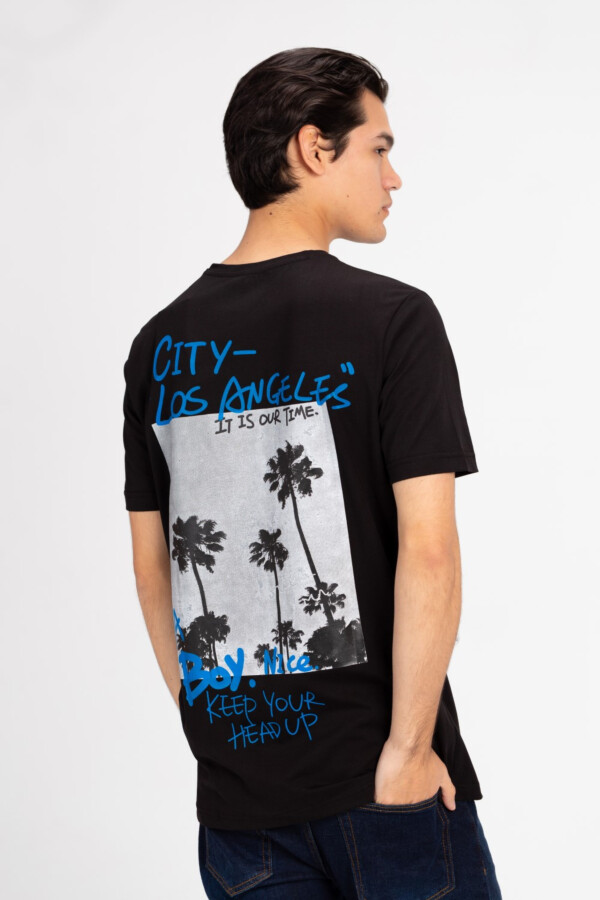 تيشرت رجالي سليم فيت مطبوع من الخلف خامة سنجل ليكرا