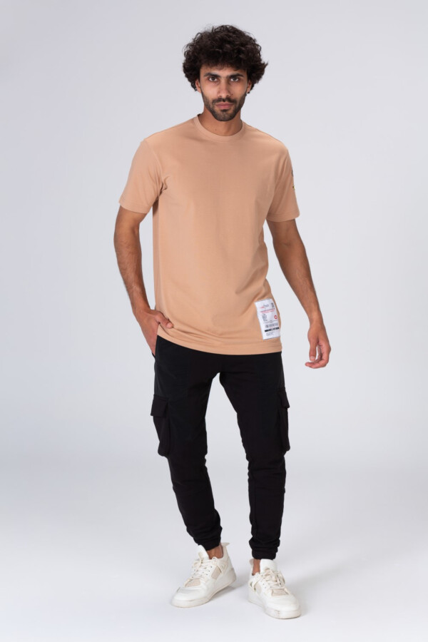 تيشرت رجالي مصنوع من القطن الناعم بطباعة عصرية