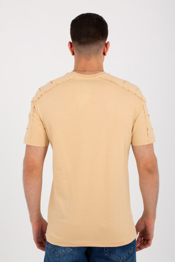 Mens Half Sleeve T-shirt With Distinctive Cuts And Front Print