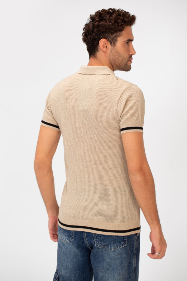 تيشرت بولو رجالي بنصف سوستة قصة ضيقة وأكمام قصيرة