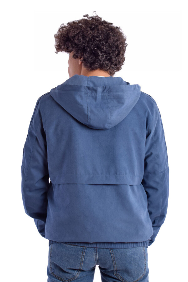 جاكيت رجالي مع تفاصيل مميزة مضاد للماء خامة عالية الجودة