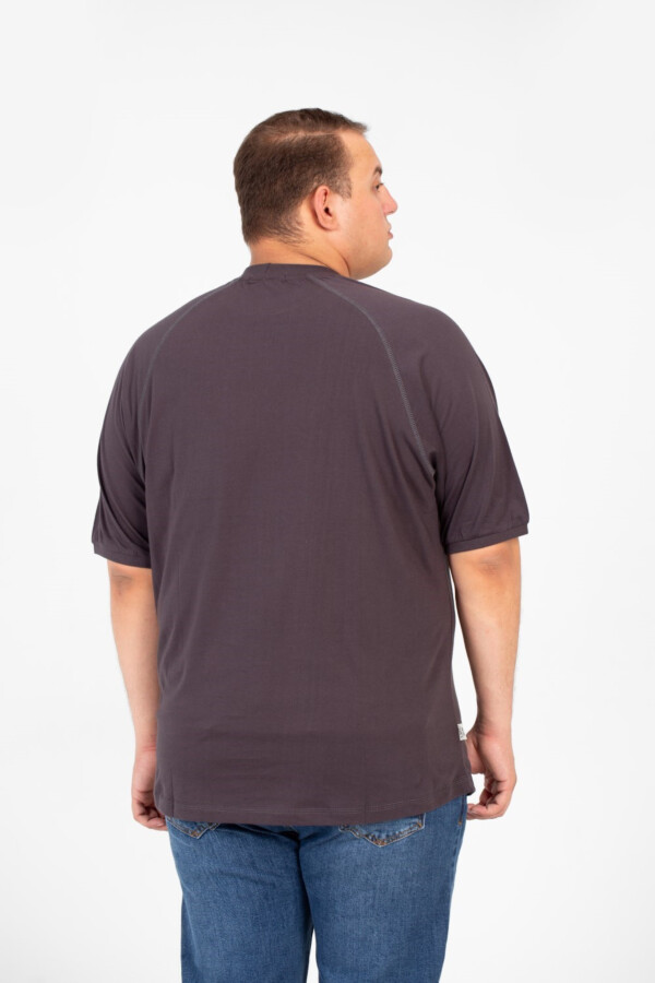 تيشرت بيج سايز رجالي بطبعة أمامية أكمام قصيرة مع ياقة دائرية