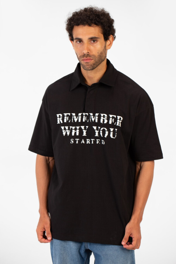 تيشرت رجالي بياقة بولو طبعة نص أمامي تلبيس عادي أكمام قصيرة عصري