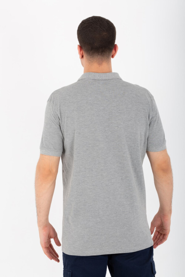 تيشرت بولو رجالي سليم فيت مطبوع من الأمام بأكمام قصيرة