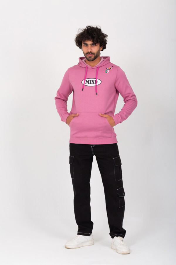 سويت شيرت رجالي مبطن هودي بطبعة من الخلف و الأمام و تفاصيل مميزة و يتميز بالأناقة