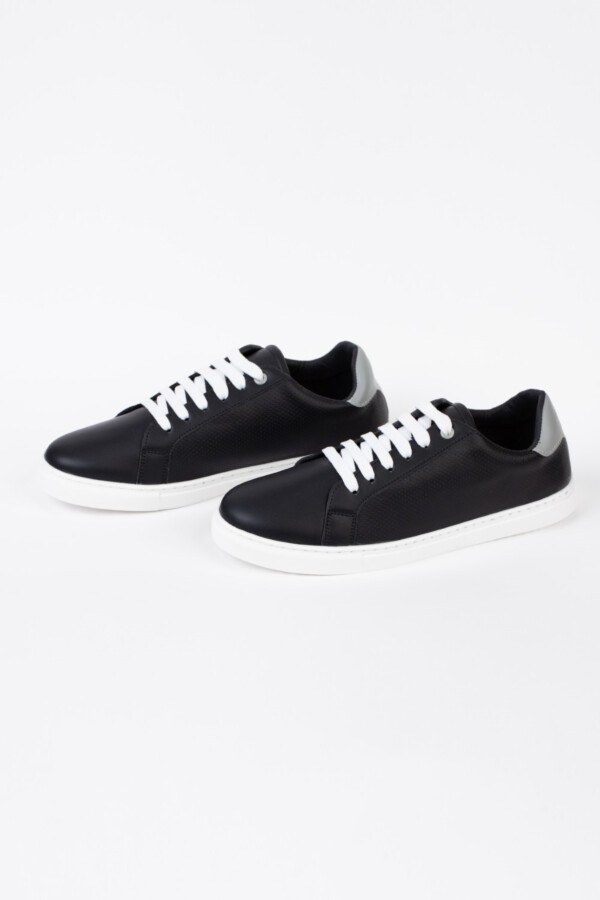 حذاء سنيكر رجالي أساسي بتصميم بسيط للأستخدام اليومي