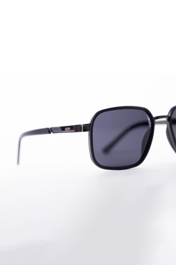 Men's Sunglasses With Distinctive Frames And Luxury Material Ideal For Driving And Outdoor Activities