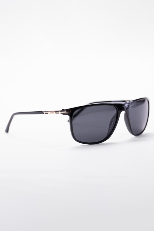 Men's Sunglasses With A Lightweight Design And Luxury Material Perfect For Everyday