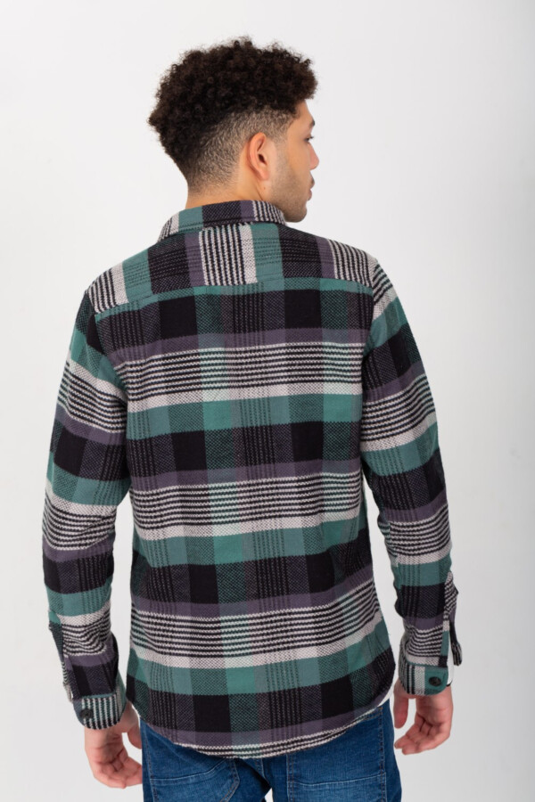 قميص رجالي كاروهات المريح بجيوب من الأمام و خامة عالية الجودة و تفاصيل مميزة