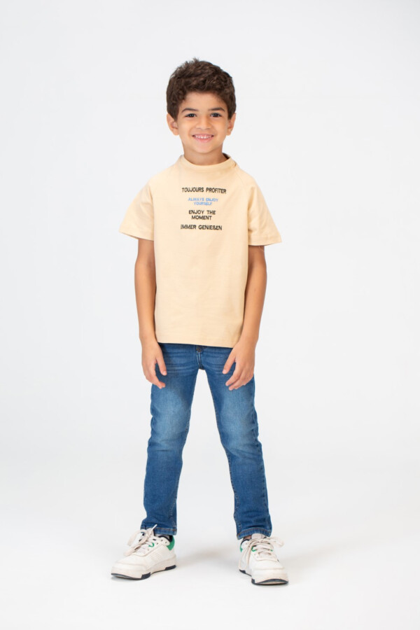 تيشيرت أولادي ياقة دائرية نص كم بطباعة أمامية