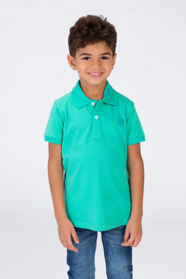 تيشيرت أولادي بولو سادة بأكمام قصيرة وبادج توميتو من الأمام