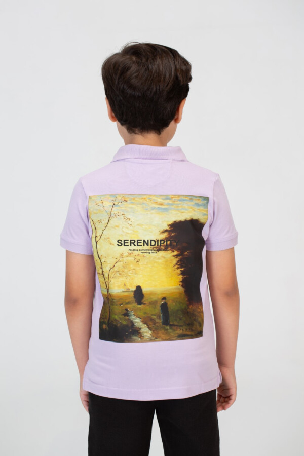 تيشيرت اولادي بولو بأكمام قصيرة وطباعة خلفية مميزة