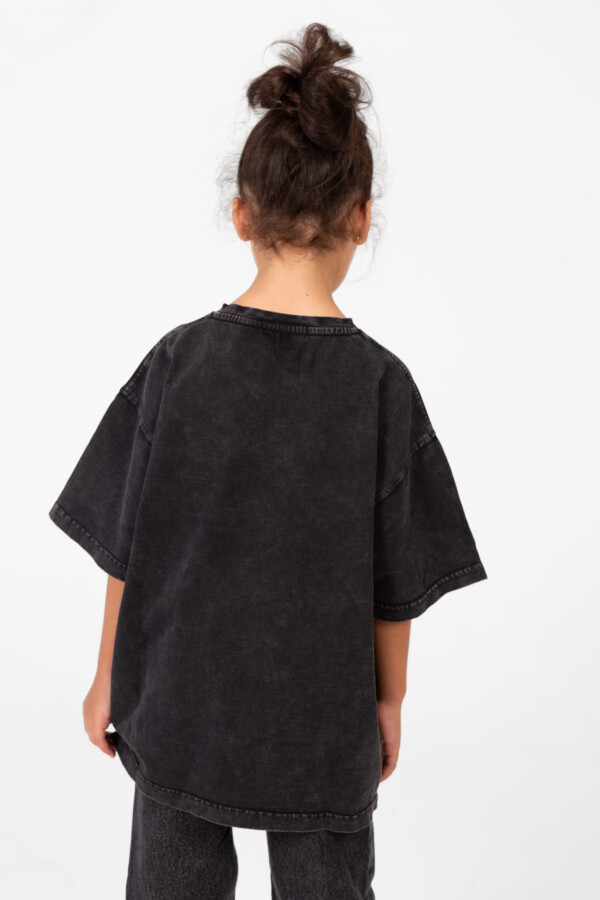 تيشرت بناتي محجر بطبعة فريندز من الامام مع ياقة دائرية وأكمام قصيرة