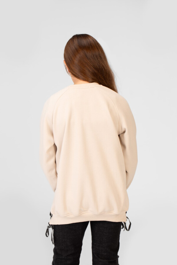 سويت شيرت بناتي مطبوع بياقة دائرية وقصة فريدة