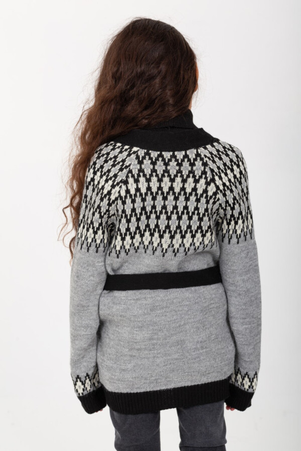 أوت فيت بناتي  ياقة عالية مع تفاصيل مميزة بجيوب جانبية و خامة عالية الجودة