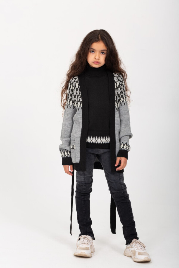 أوت فيت بناتي  ياقة عالية مع تفاصيل مميزة بجيوب جانبية و خامة عالية الجودة