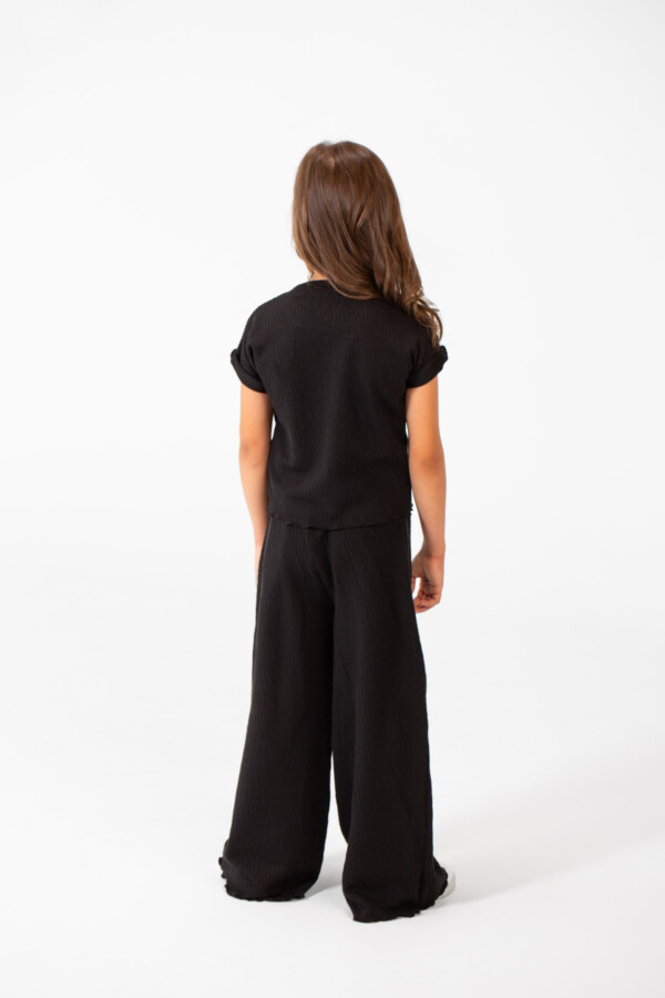 طقم بناتي بيزك قطعتين تيشرت نصف كم وبنطلون بخامة عملية