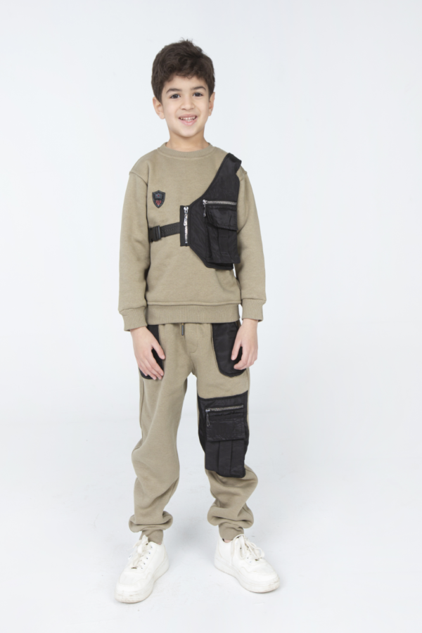 ترنج أولادي مبطن بتصميم فريد و مميز و بجيب أمامي