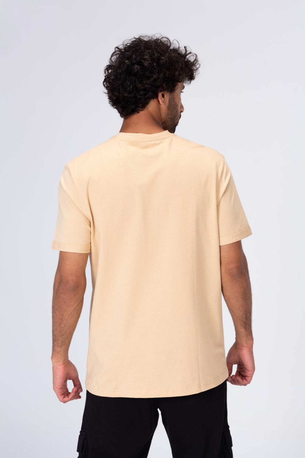 Mens Basic Half Sleeve Round Neck T-shirt With Distinctive Materials And Details
