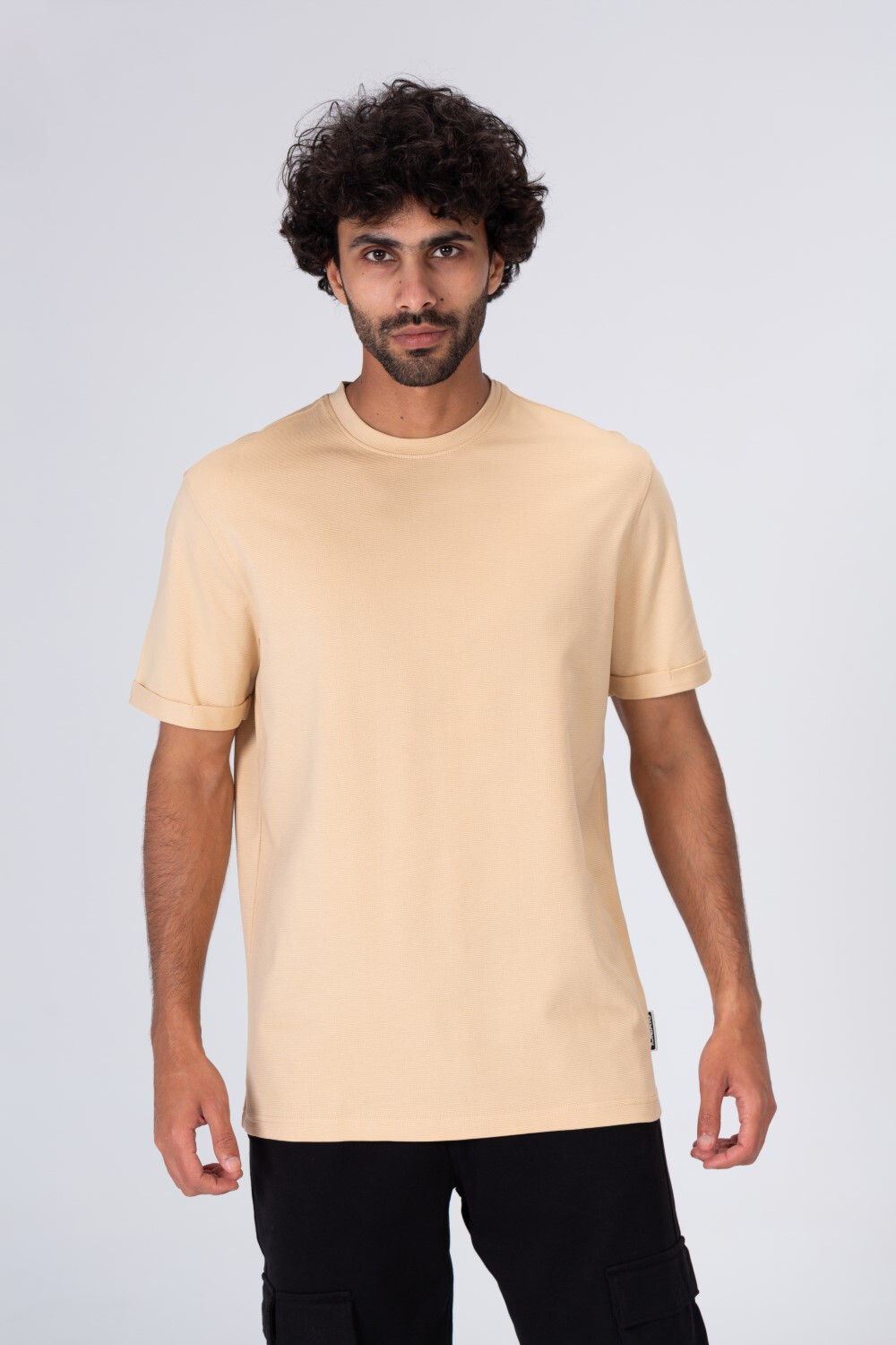 Mens Basic Half Sleeve Round Neck T-shirt With Distinctive Materials And Details