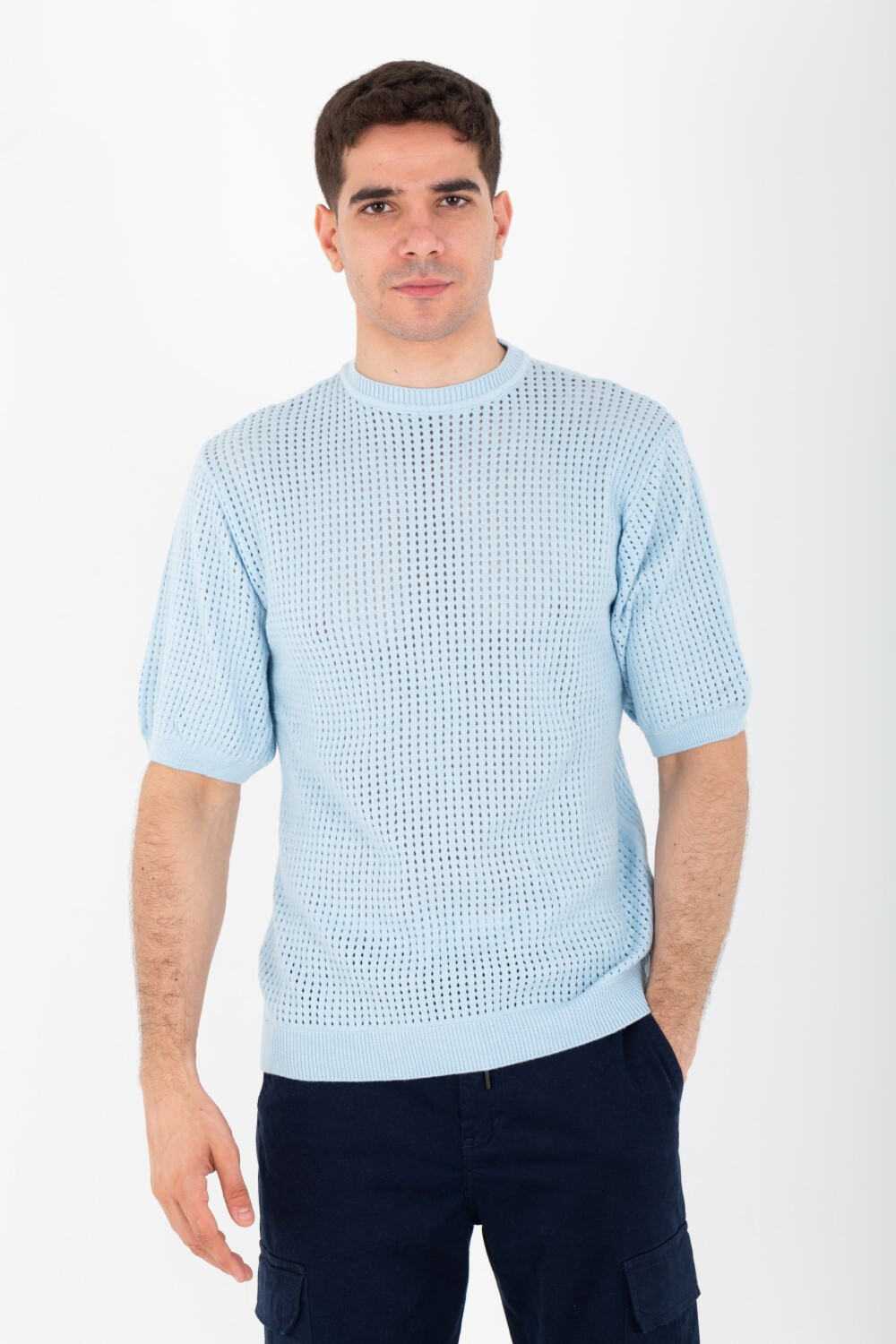 Mens Basic Round T-shirt With A Slim Fit And High Quality Material