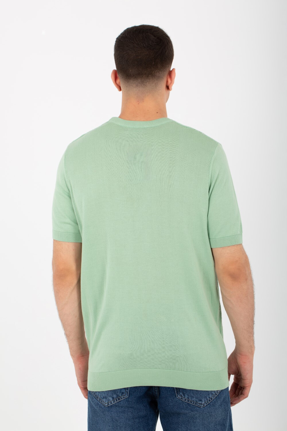 Mens Basic Round Neck Half Sleeve Trico T-shirt With A Distinctive Design And A Unique Cut