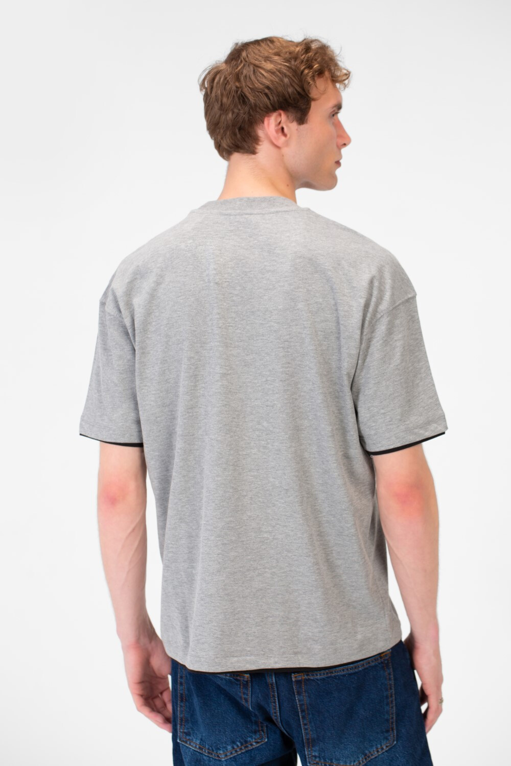 Men's Short-Sleeved Regular Fit T-shirt With Front Text Print And Round Neck