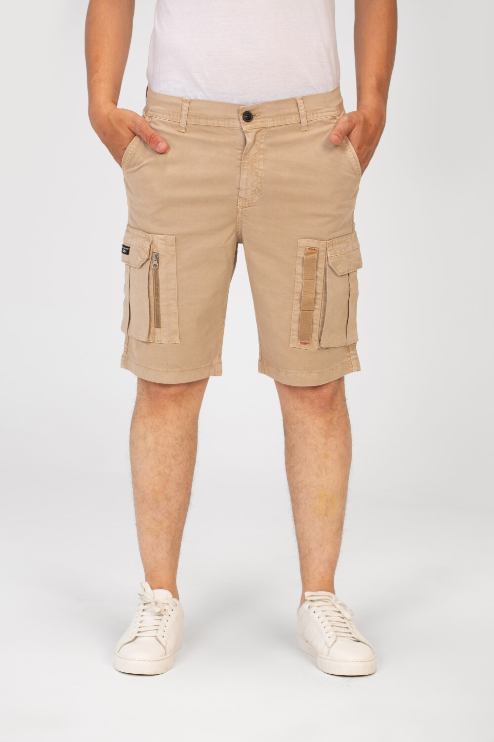 Men's Tomato Gabardine Short With Side Pockets In A Modern Design