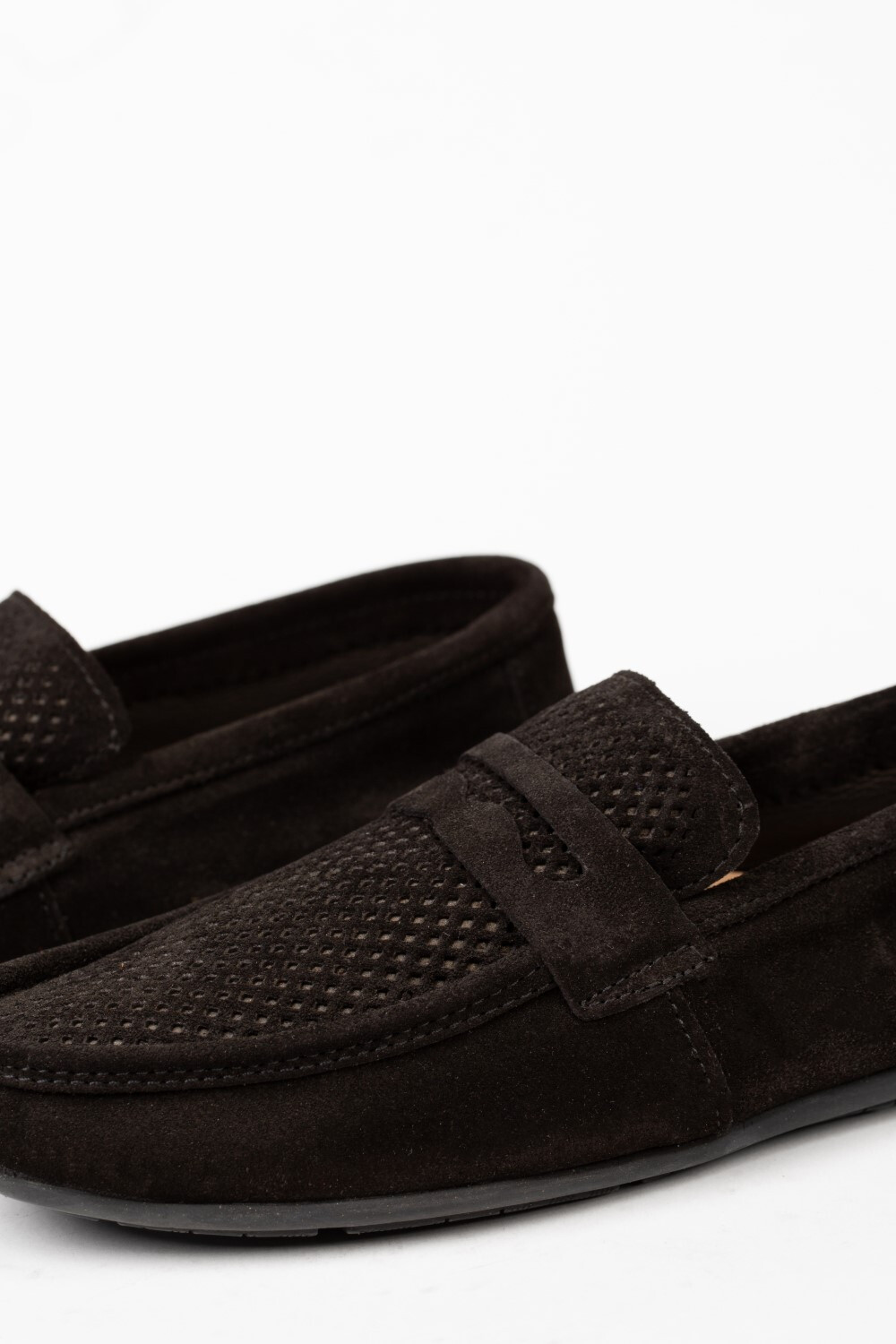 Men's Classic Shoes With A Modern Design In High Quality And Breathable Material