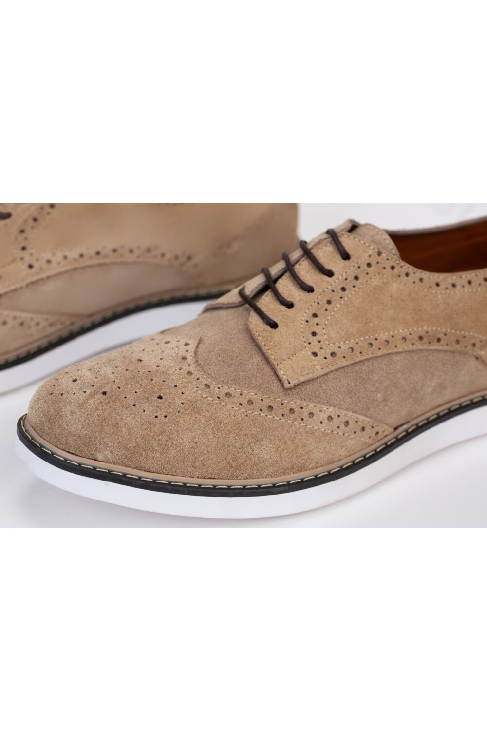 Mens Classic Shoes With Unique And Modern Design And Basic Colors