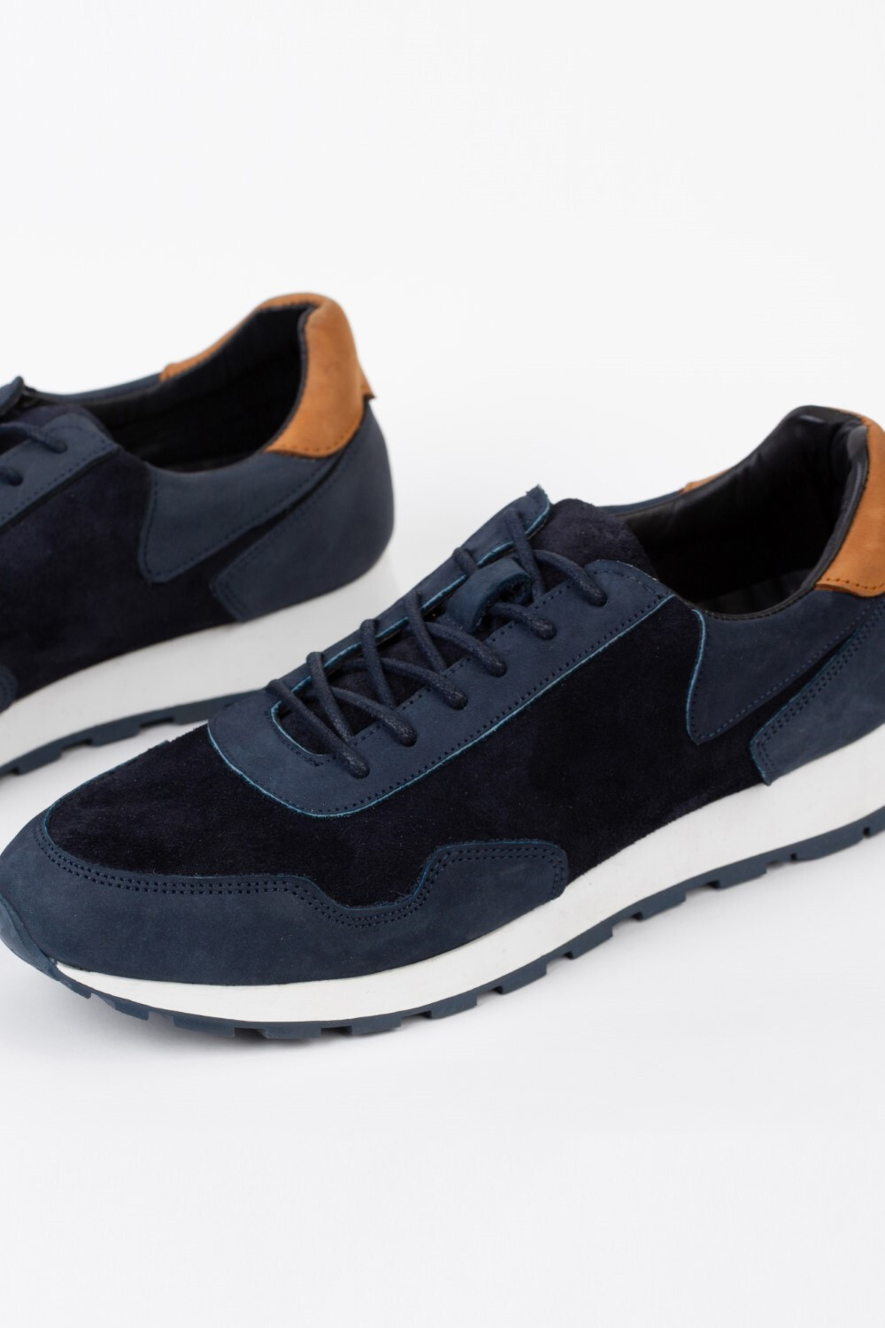 Men's Suede Shoes With A Trendy Style And Front Lace-Up 