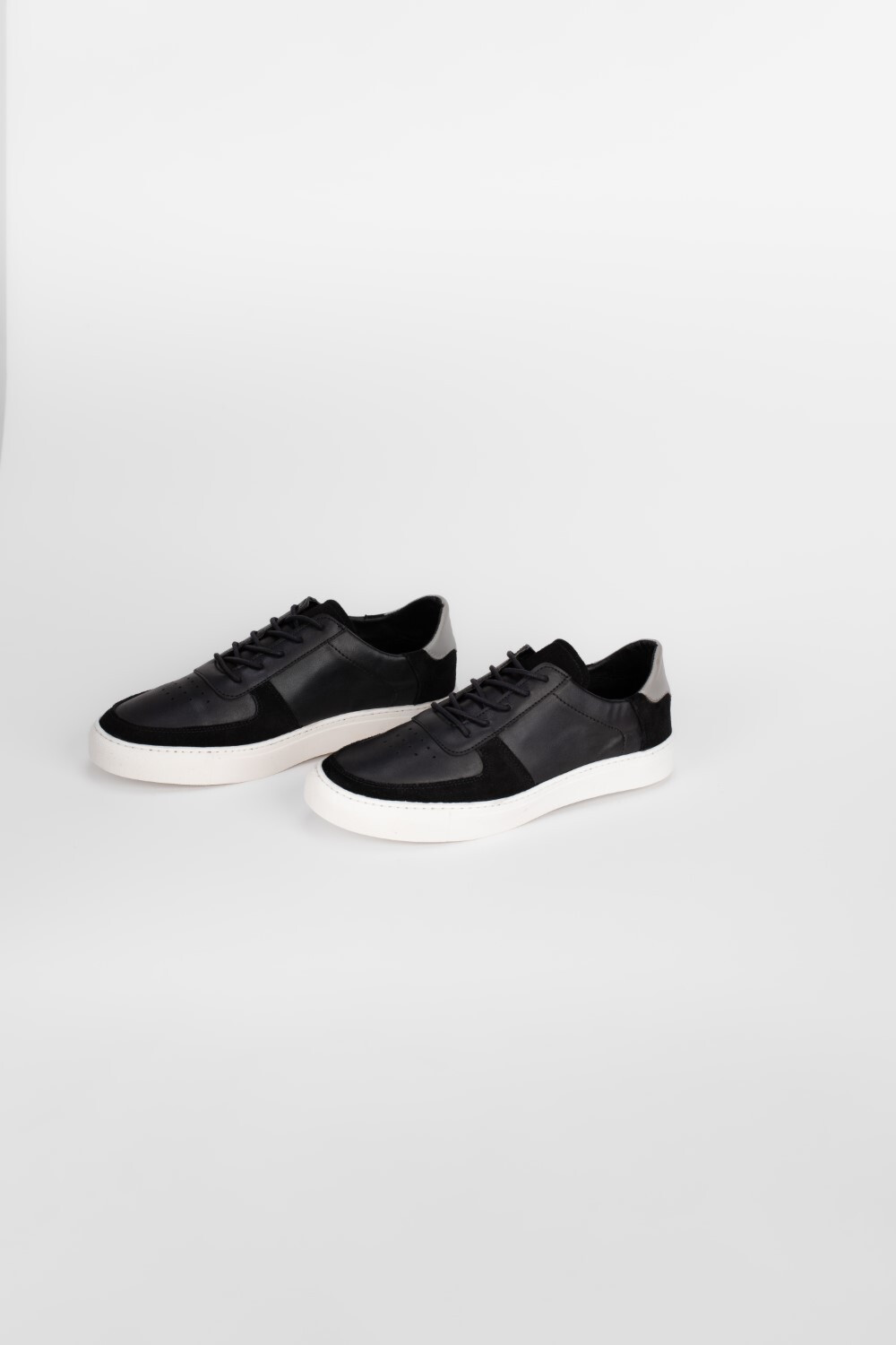 Men's Flat Sole Leather Sneaker With Unique Style