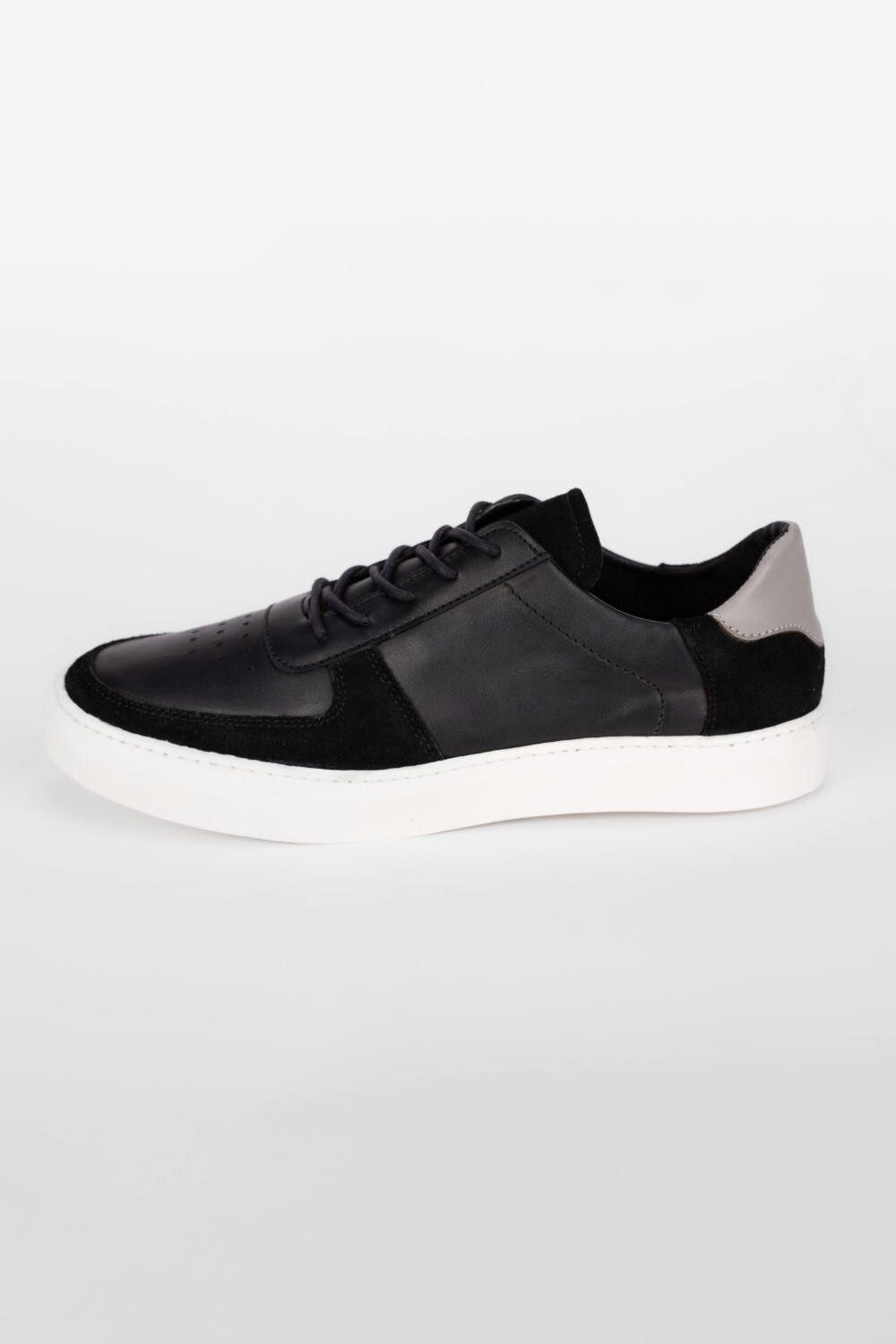 Men's Flat Sole Leather Sneaker With Unique Style