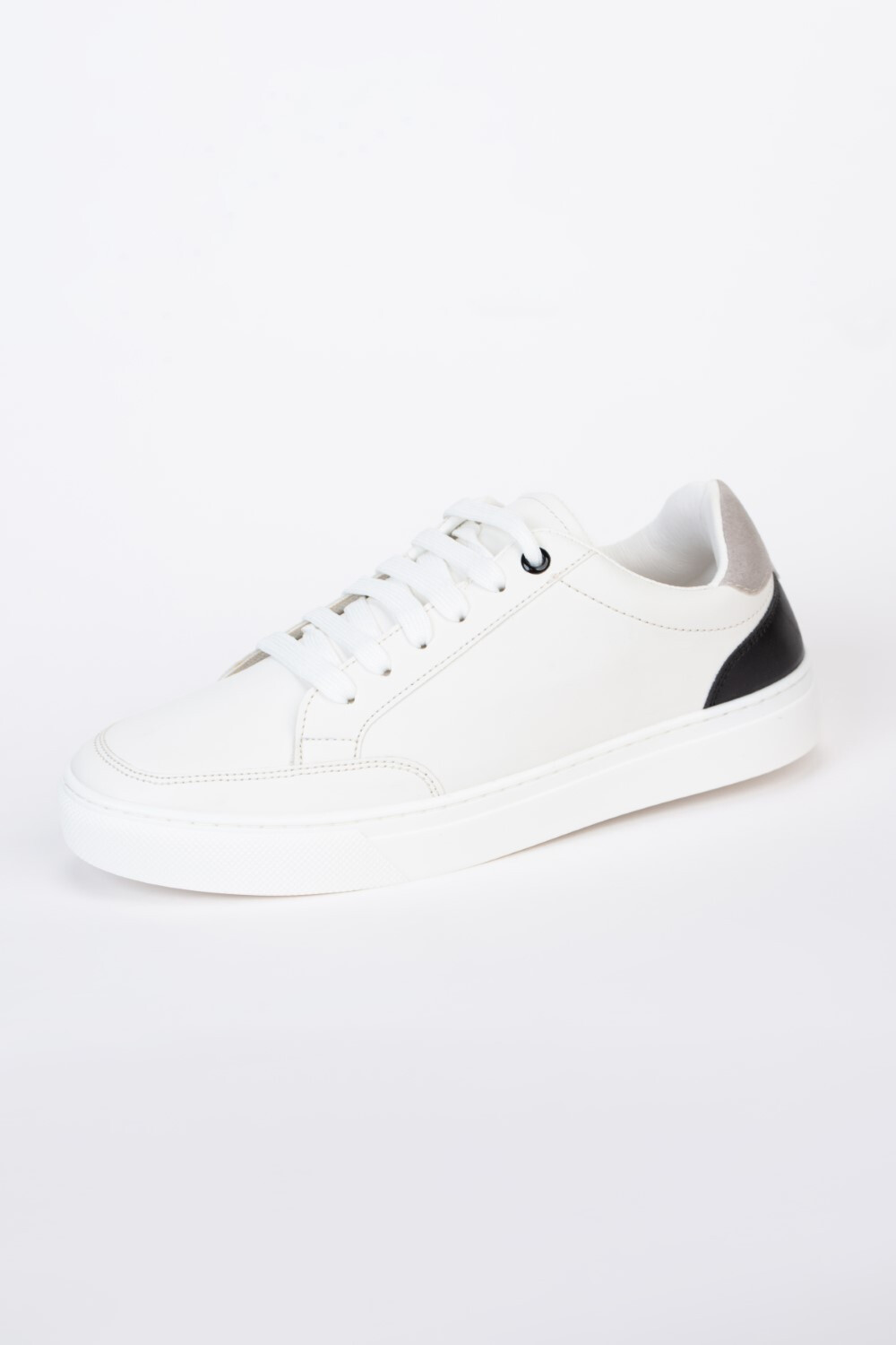 Mens Tomato Lace Up Sports Shoes Made Of High Quality Material In White