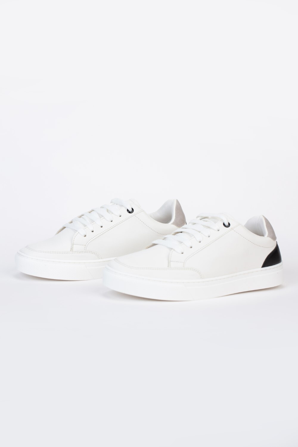 Mens Tomato Lace Up Sports Shoes Made Of High Quality Material In White