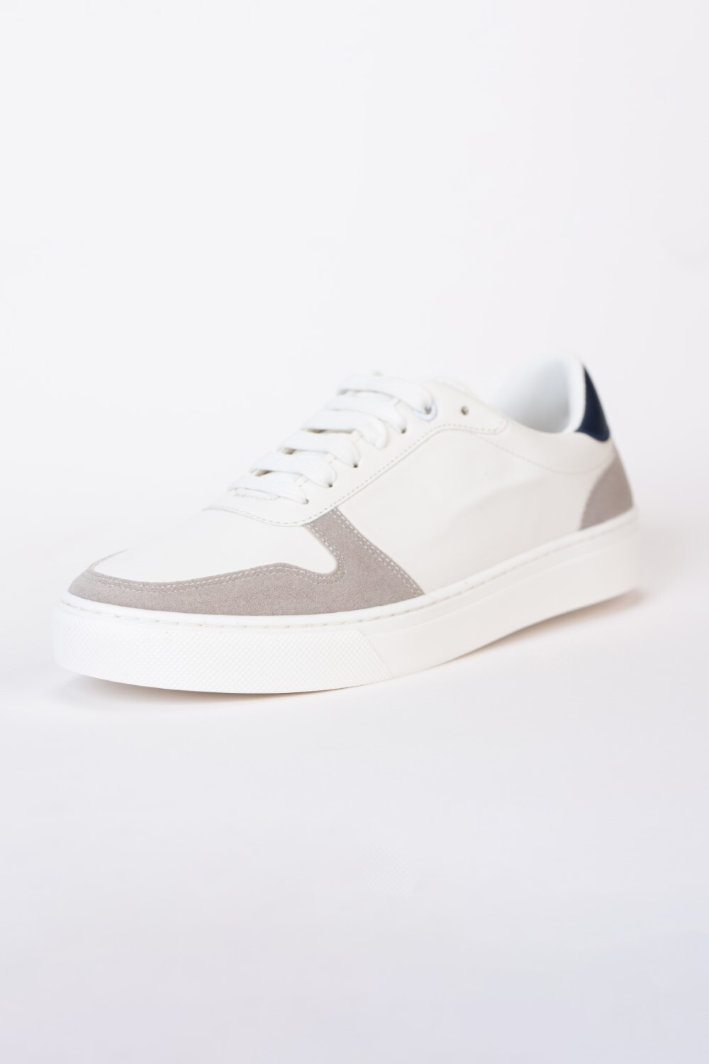 Mens Fashionable Casual Shoes In Gray And White Color