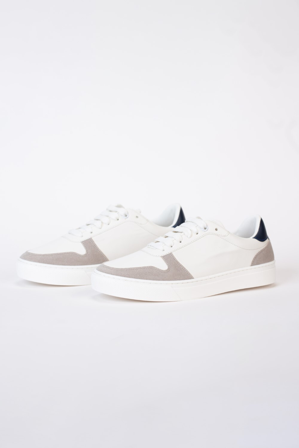 Mens Fashionable Casual Shoes In Gray And White Color