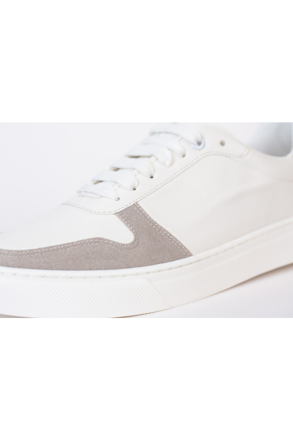 Mens Fashionable Casual Shoes In Gray And White Color