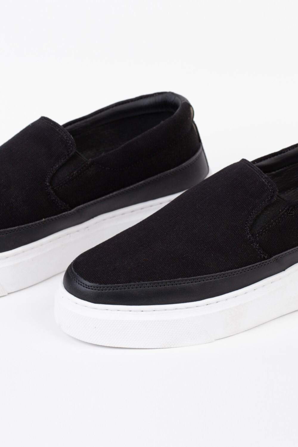 Men's Semi Formal Shoes With Basic Details And Practical Material