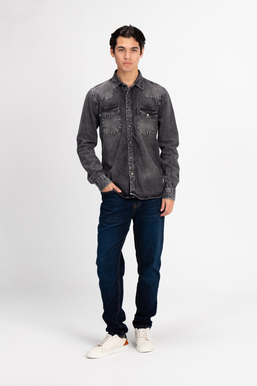 Men's Long Sleeved Denim Shirt With Front Pockets