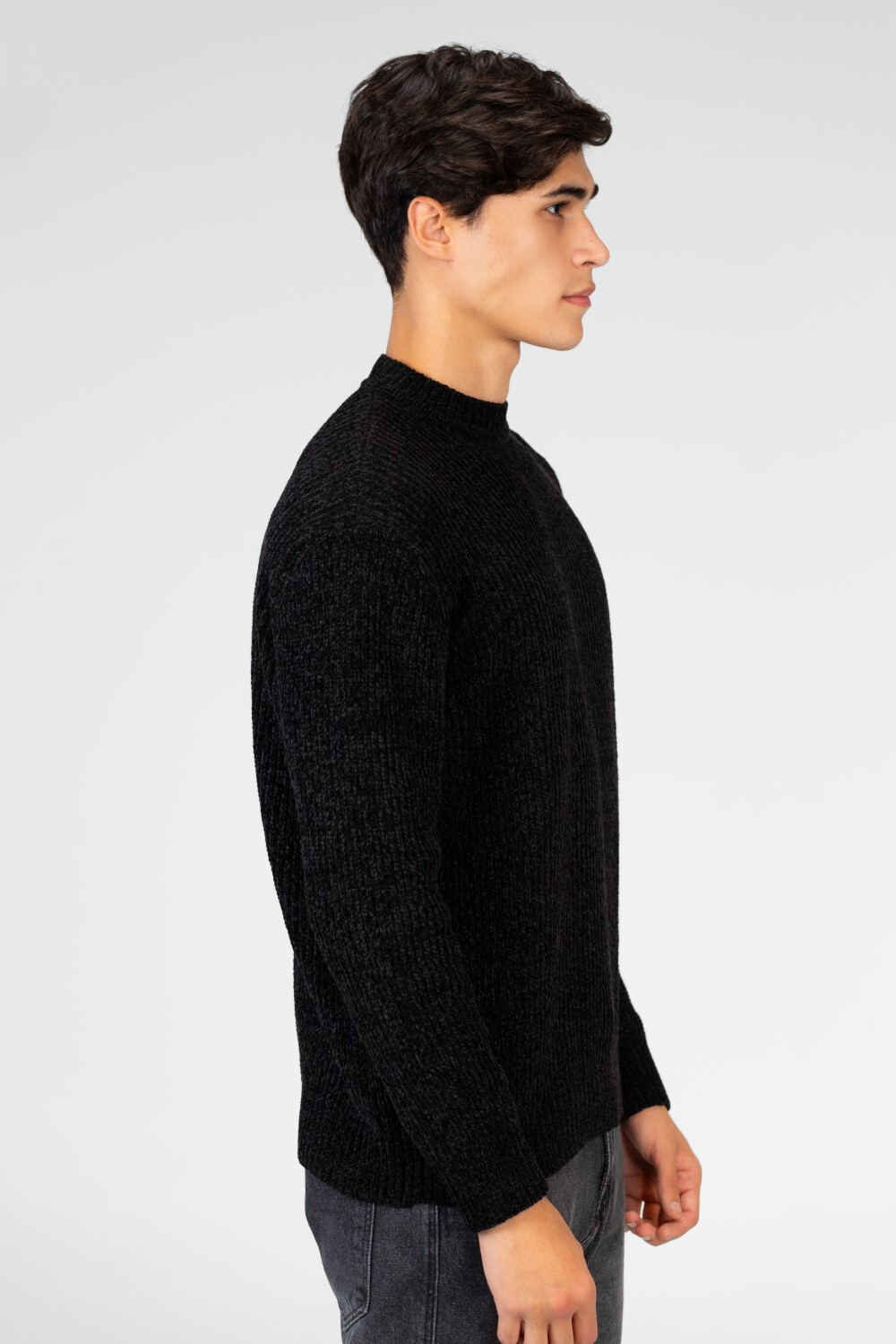 Men's Velvet Pullover With Round Neck And Long Sleeves