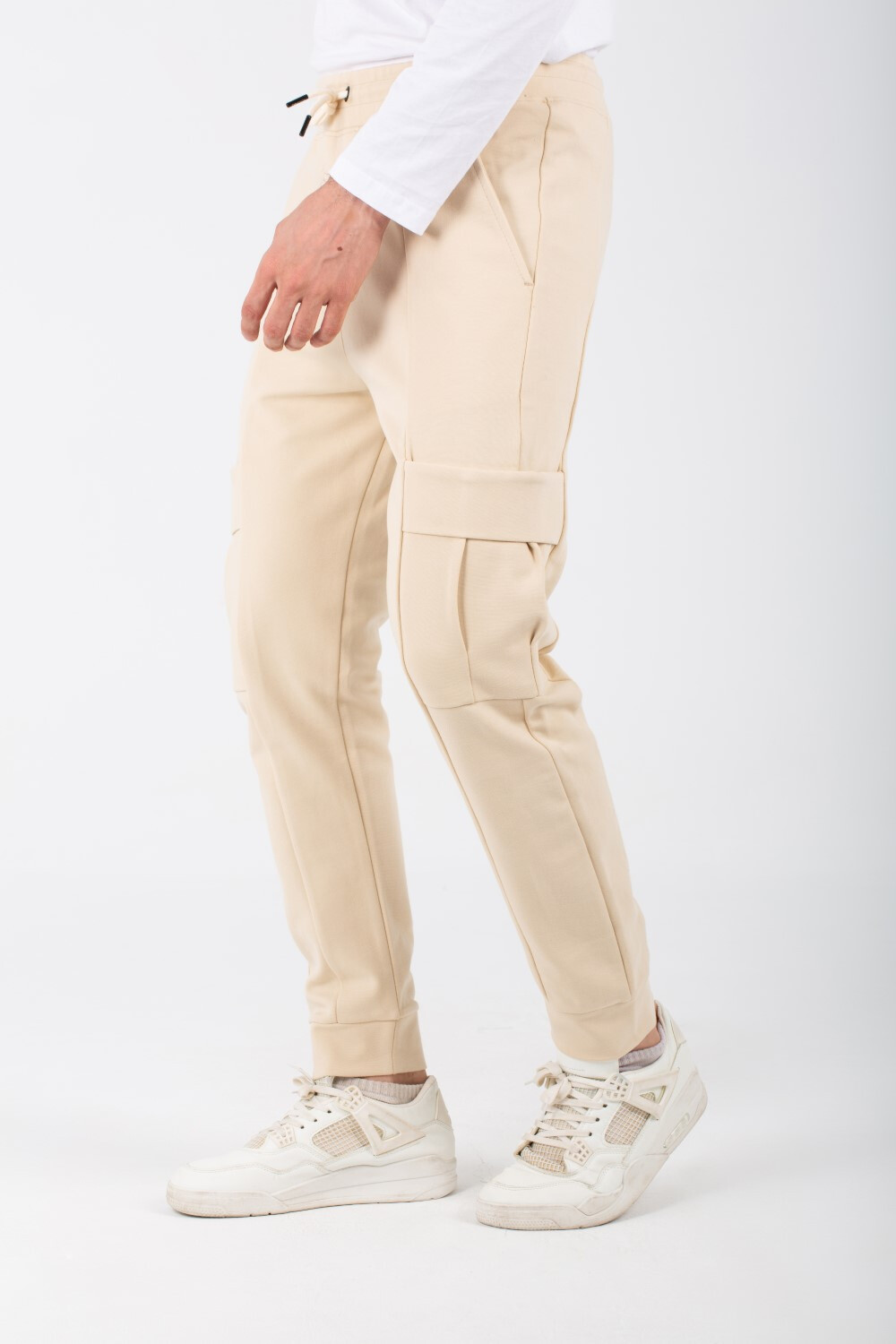 Mens Casual Sweatpants With Side Pockets And A Drawstring In The Middle