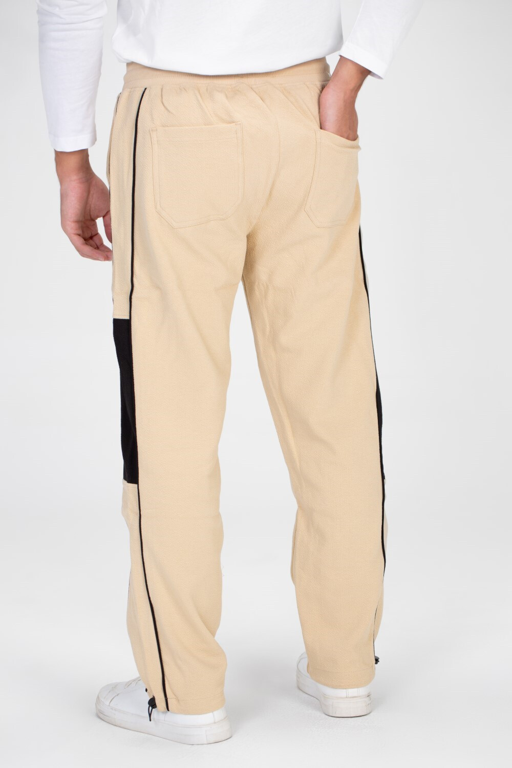 Men's Sweatpants With Elastic Waistband And A Modern Side Cut