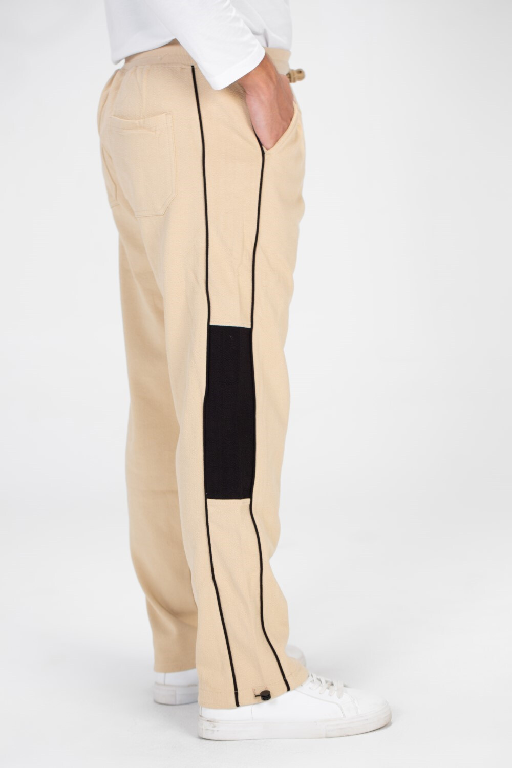Men's Sweatpants With Elastic Waistband And A Modern Side Cut