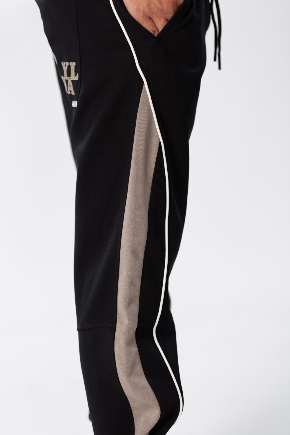 Men's Sweatpants With Elastic Waistband In The Middle And Different sides Color 