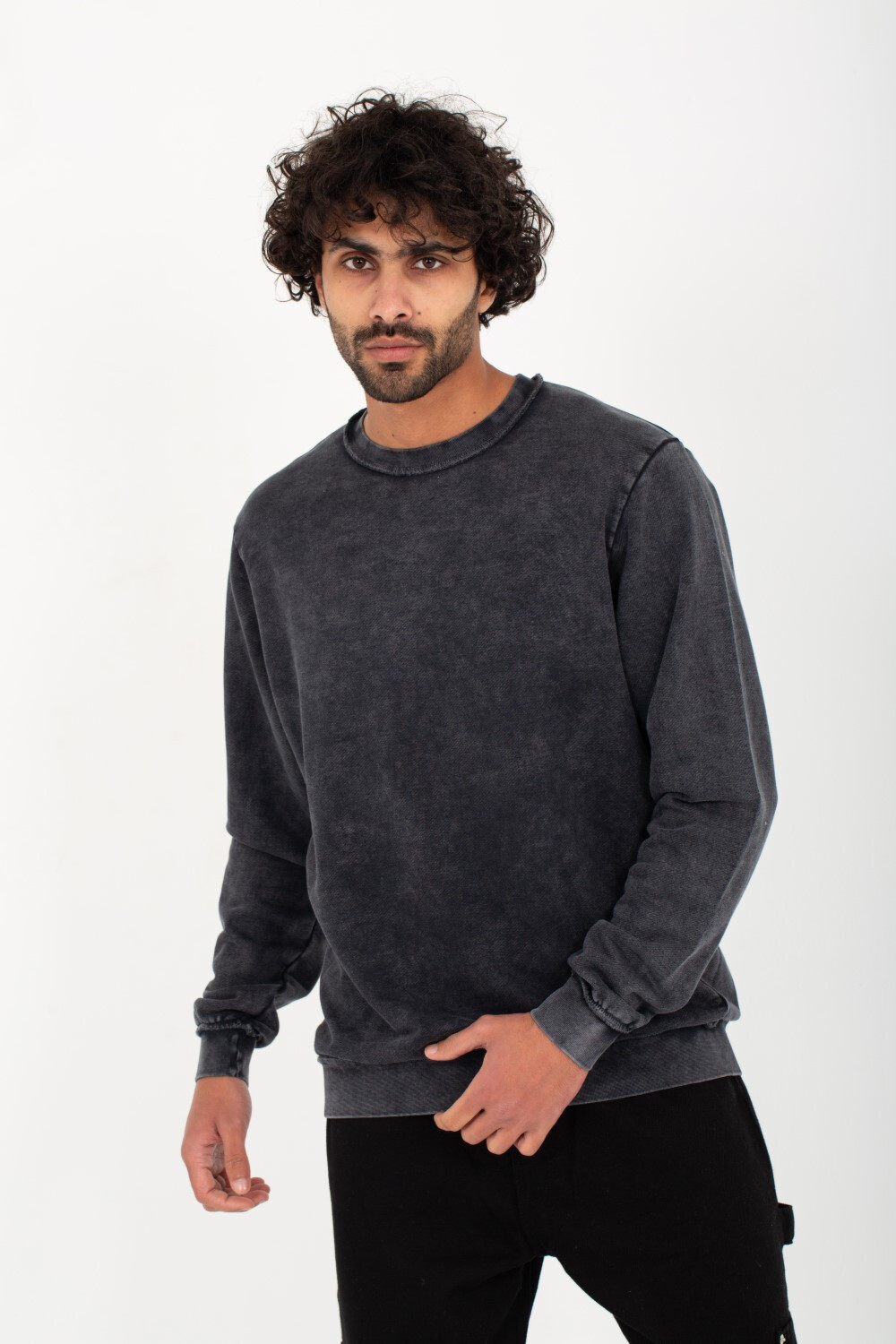 Men s Rounded Neck Padded Basic Sweatshirt Tomato Stores