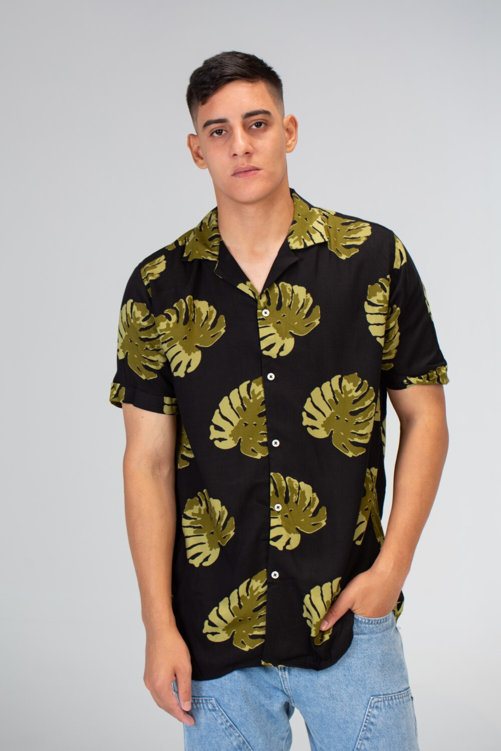 Mens Half Sleeved Slim Fit Shirt In Viscose Cotton