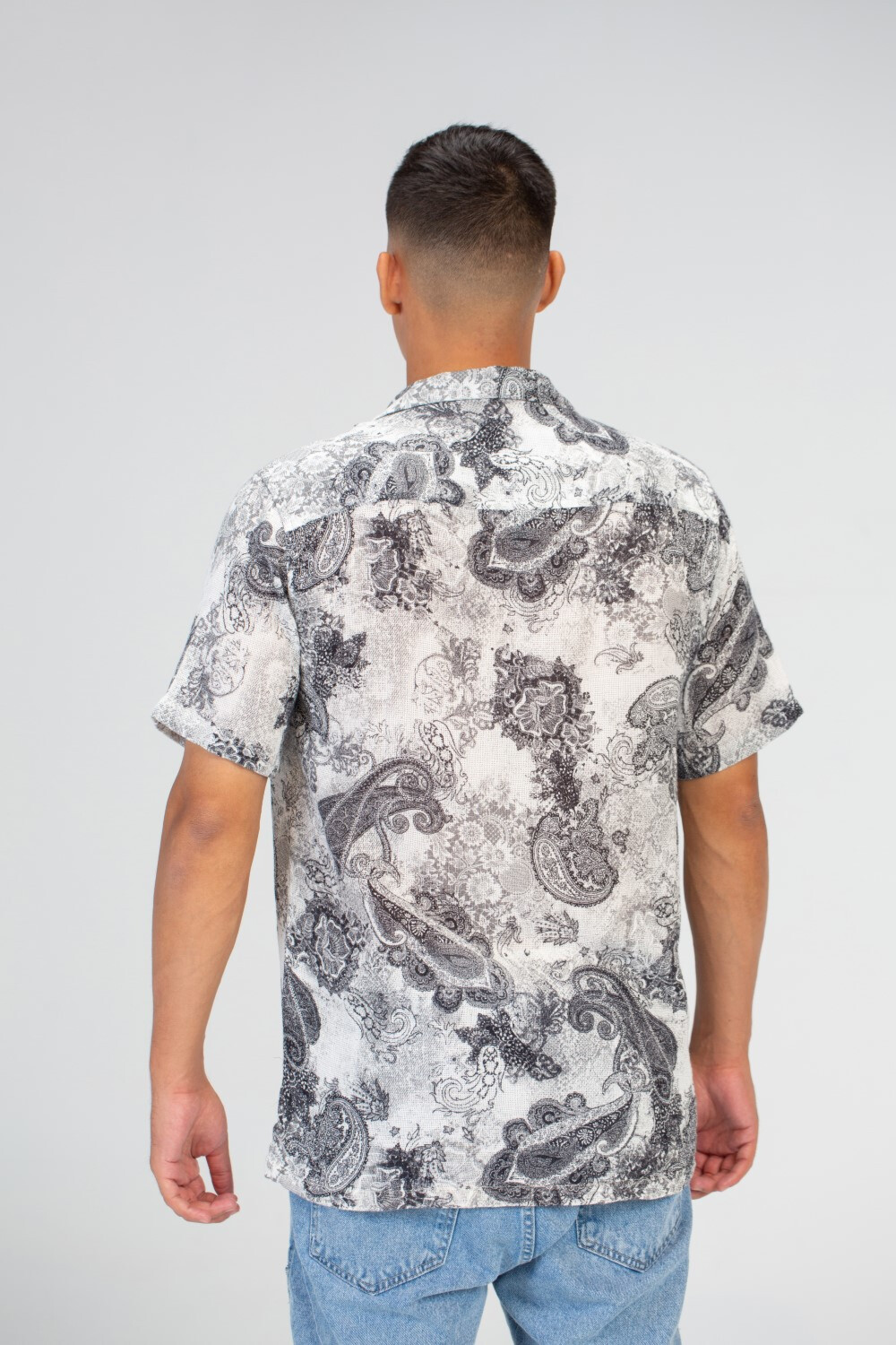 Mens Half Sleeve Shirt With A Slim Fit And Material That Is Suitable For Every Day
