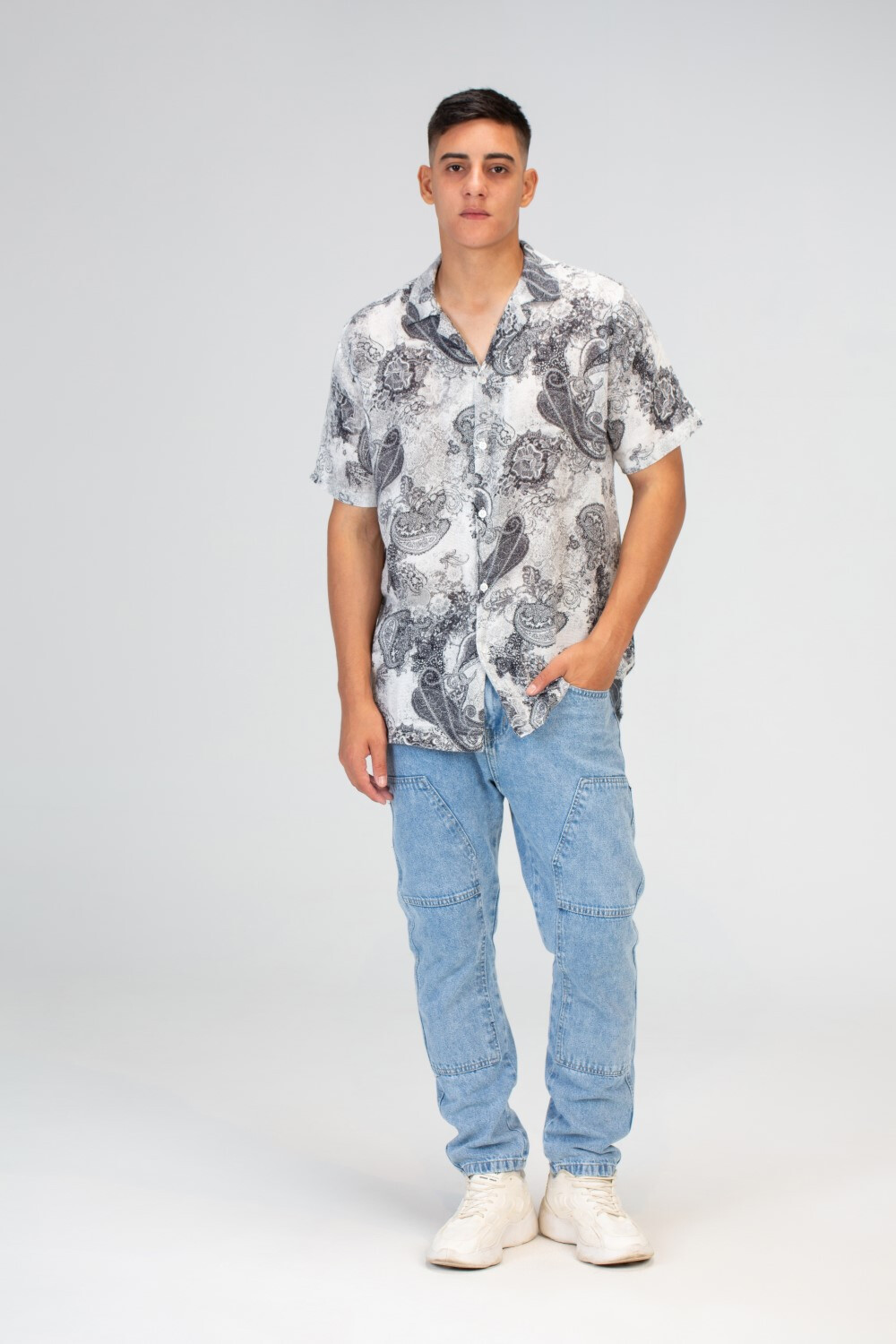 Mens Half Sleeve Shirt With A Slim Fit And Material That Is Suitable For Every Day